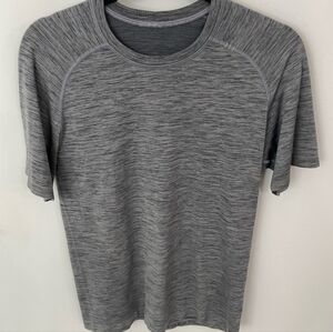 Lululemon Gray Metal Vent Tech Short Sleeve Shirt Size Small